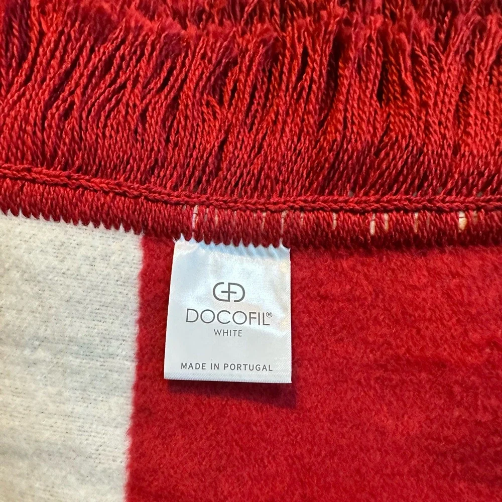 🎁Docofil White Throw Blanket - Red & White Check